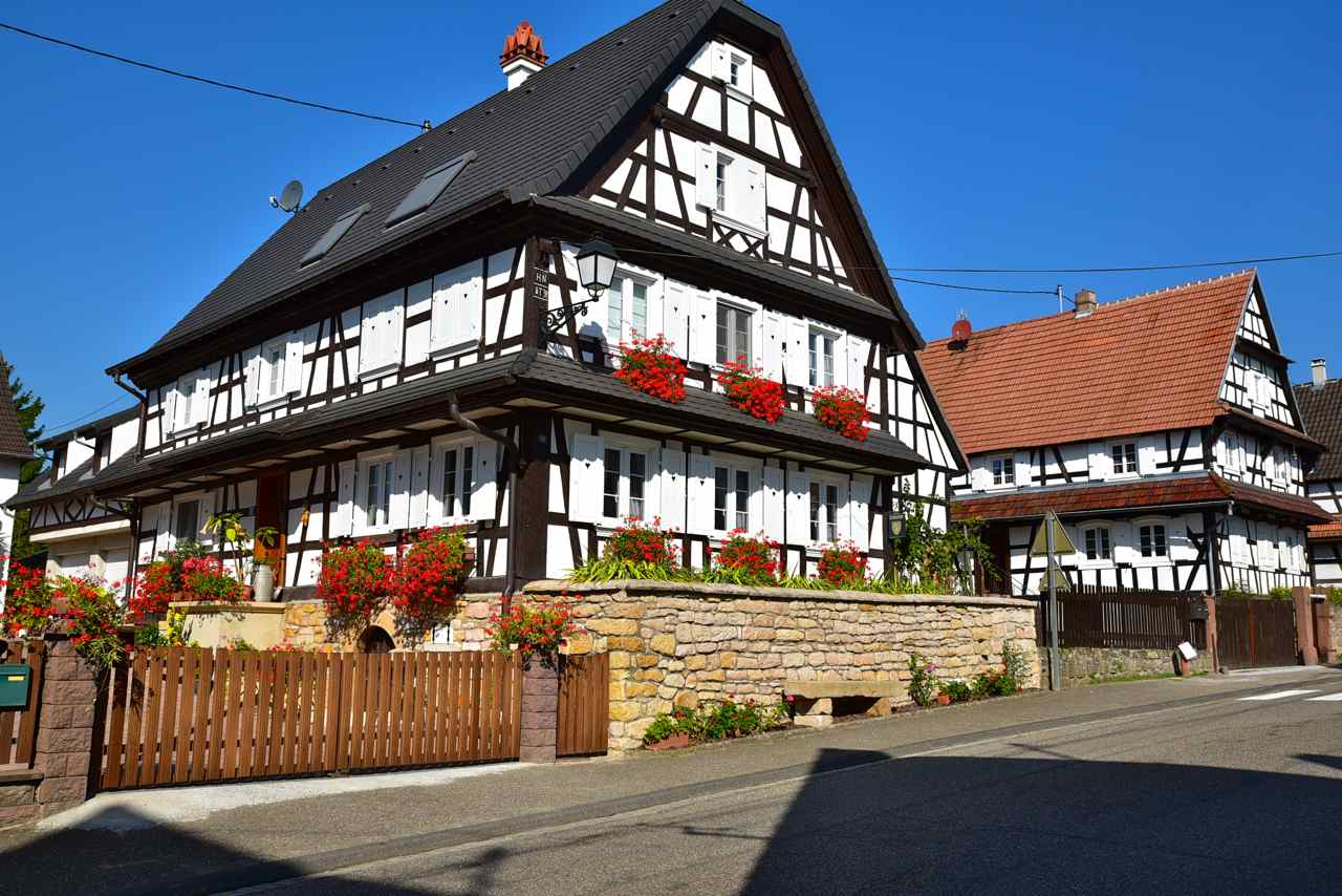 Ce muret dénature totalement cette belle maison, Hoffen